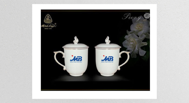 Cốc sứ làm quà tặng cho khách du lịch
