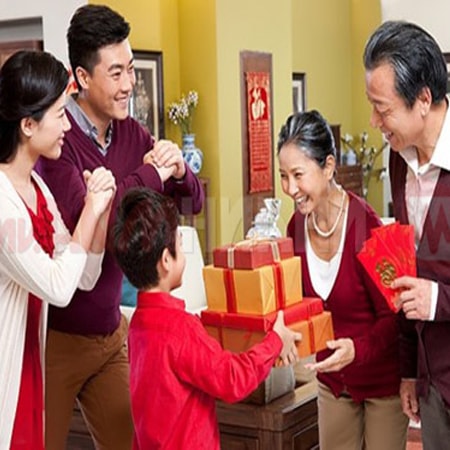 Con cháu chúc tuổi ông bà
