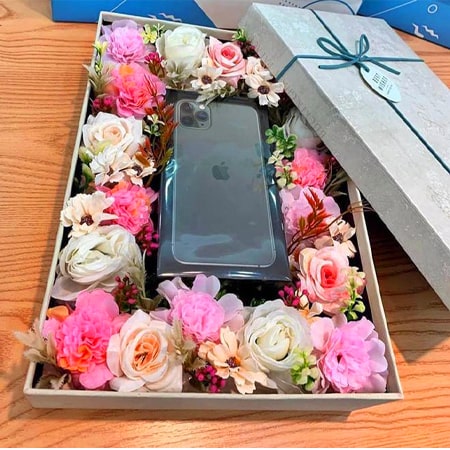 Tặng điện thoại cho bạn gái