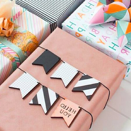 Tạo nên những sợi dây cột quà xinh đẹp bằng cách cắt dán thủ công