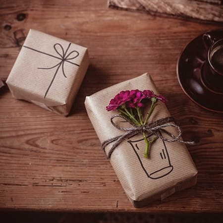 Những món quà tặng gửi gắm một lời chúc và bày tỏ tấm lòng