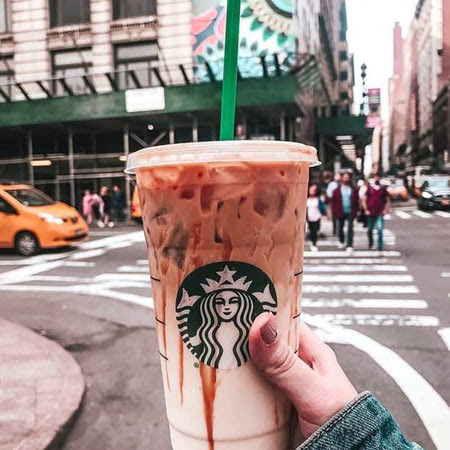logo ly cafe nắp bằng của thương hiệu Starbucks