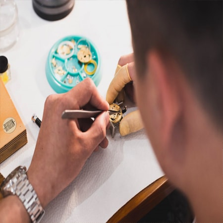 thay pin đồng hồ giá bao nhiêu