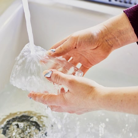 Vệ sinh ly cốc đúng cách