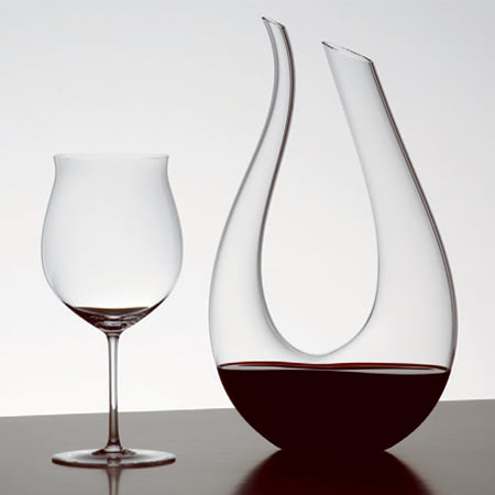 Decanter giúp vang thở