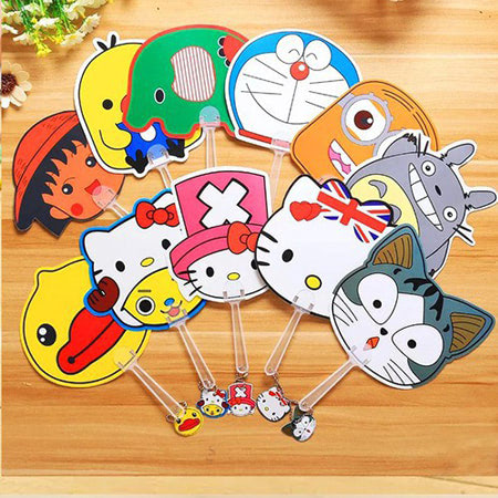 Quạt nhựa nhân vật hoạt hình