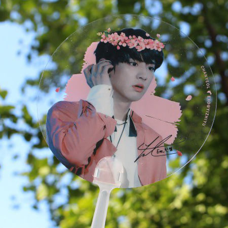 Quạt nhựa nhân vật nổi tiếng