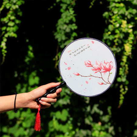 Quạt nhựa phong cách cổ trang